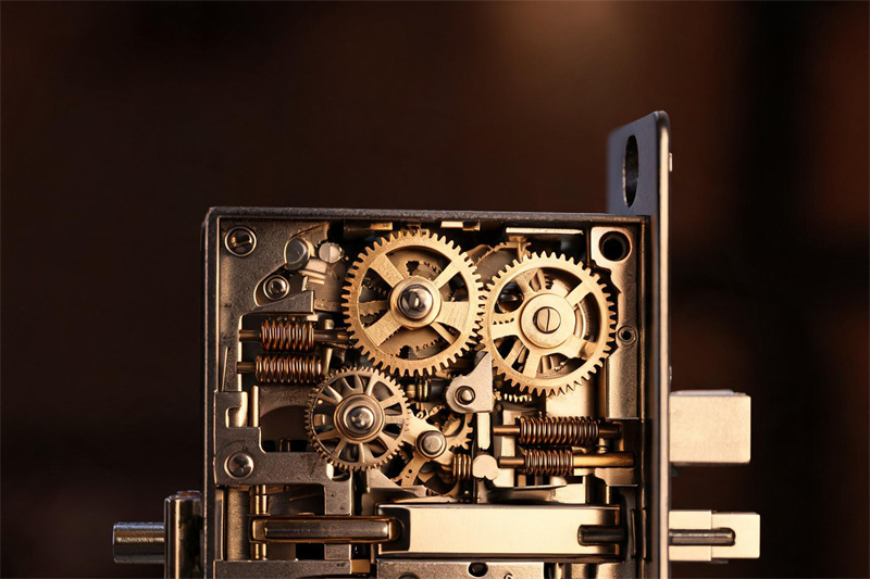 半夜门锁坏了？找对同城锁匠比啥都靠谱
